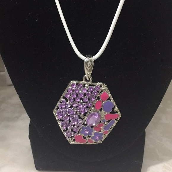 ✨Purple Floral Rhinestone Hexagon Pendant Silver Necklace✨ - Picture 5 of 9